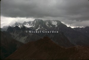 le massif du Chambeyron vu du Col Girardin, 1983