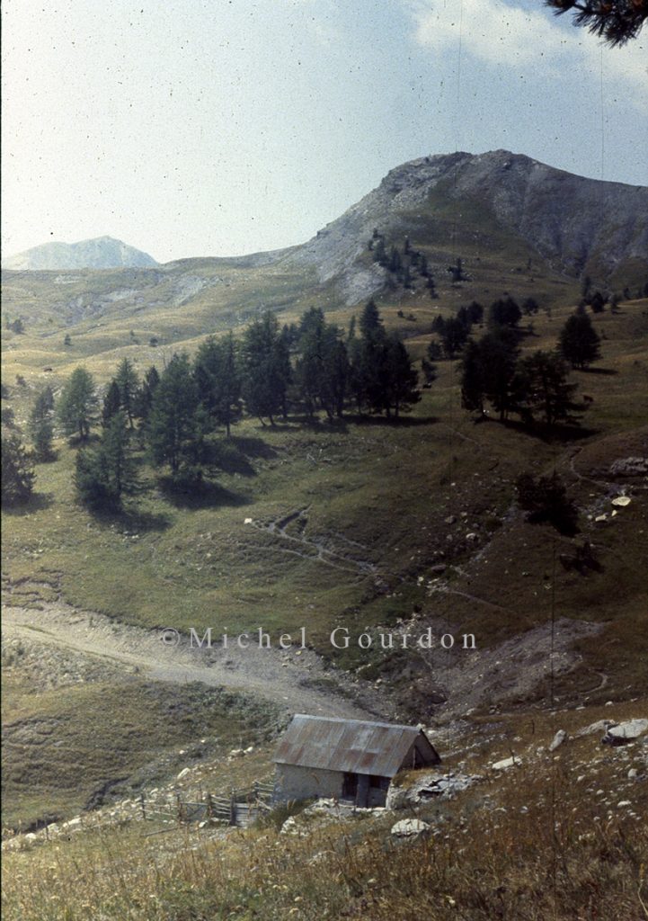 Entraunes cabane des Couostas 1982 AD-363