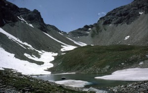 le lac des Linaigrettes (2494m) et le col de la Petite Cayolle (2639m), 1984